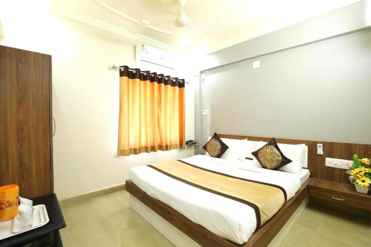 Jāmnagar Hotel Loyal Residency מראה חיצוני תמונה