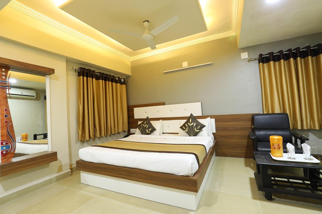 Jāmnagar Hotel Loyal Residency מראה חיצוני תמונה