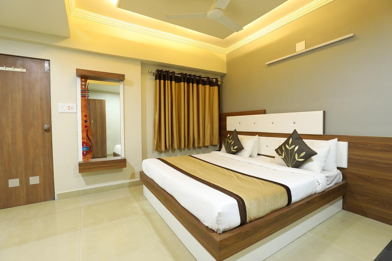 Jāmnagar Hotel Loyal Residency מראה חיצוני תמונה