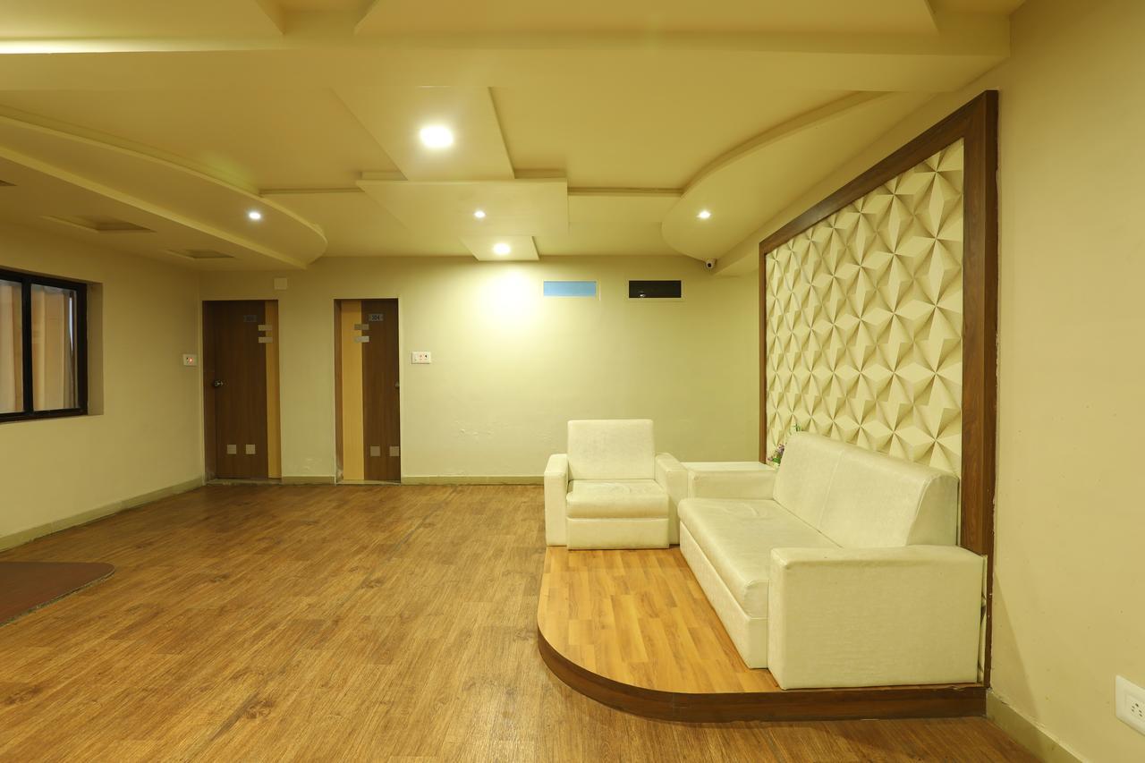 Jāmnagar Hotel Loyal Residency מראה חיצוני תמונה