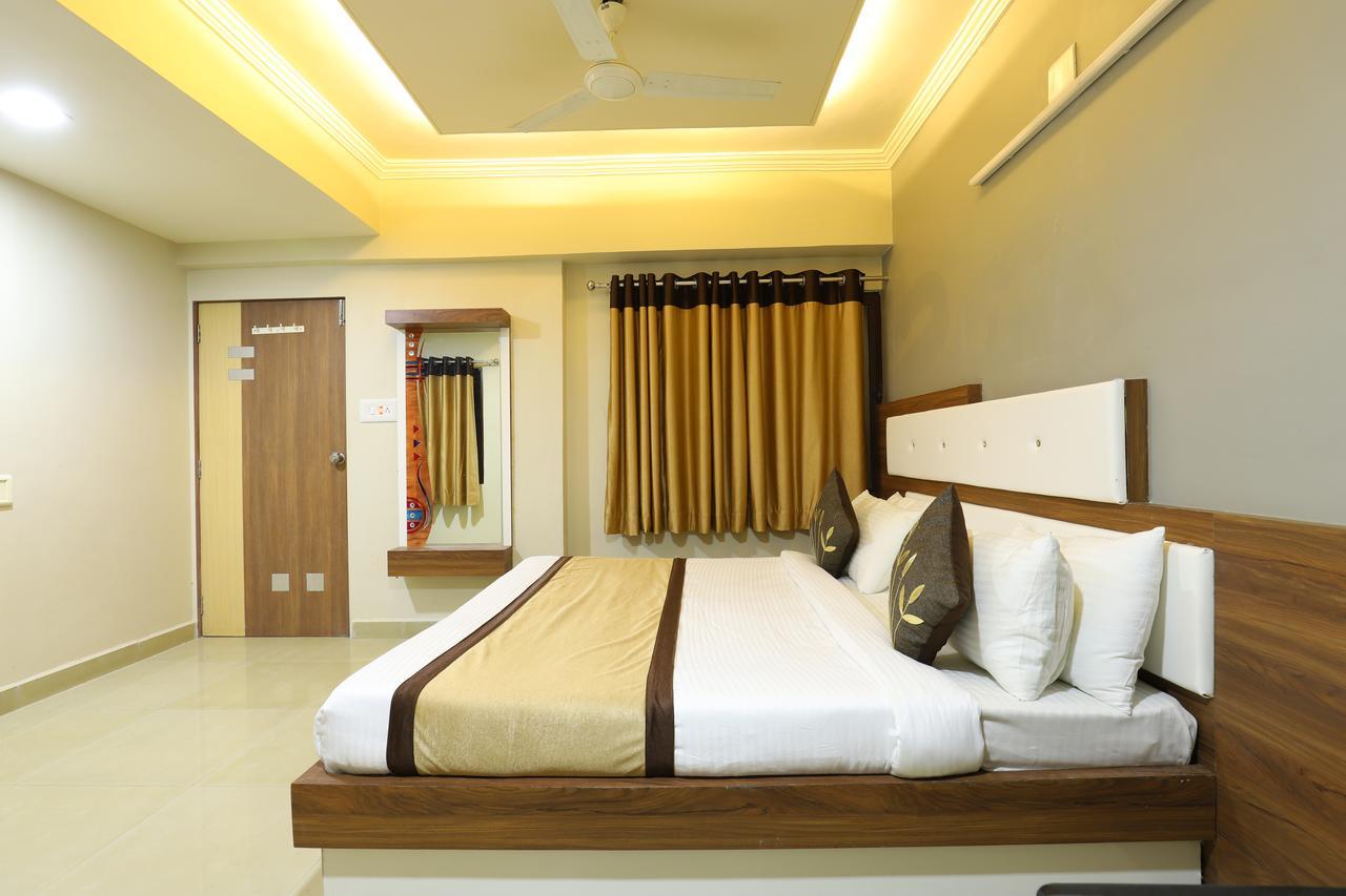 Jāmnagar Hotel Loyal Residency מראה חיצוני תמונה