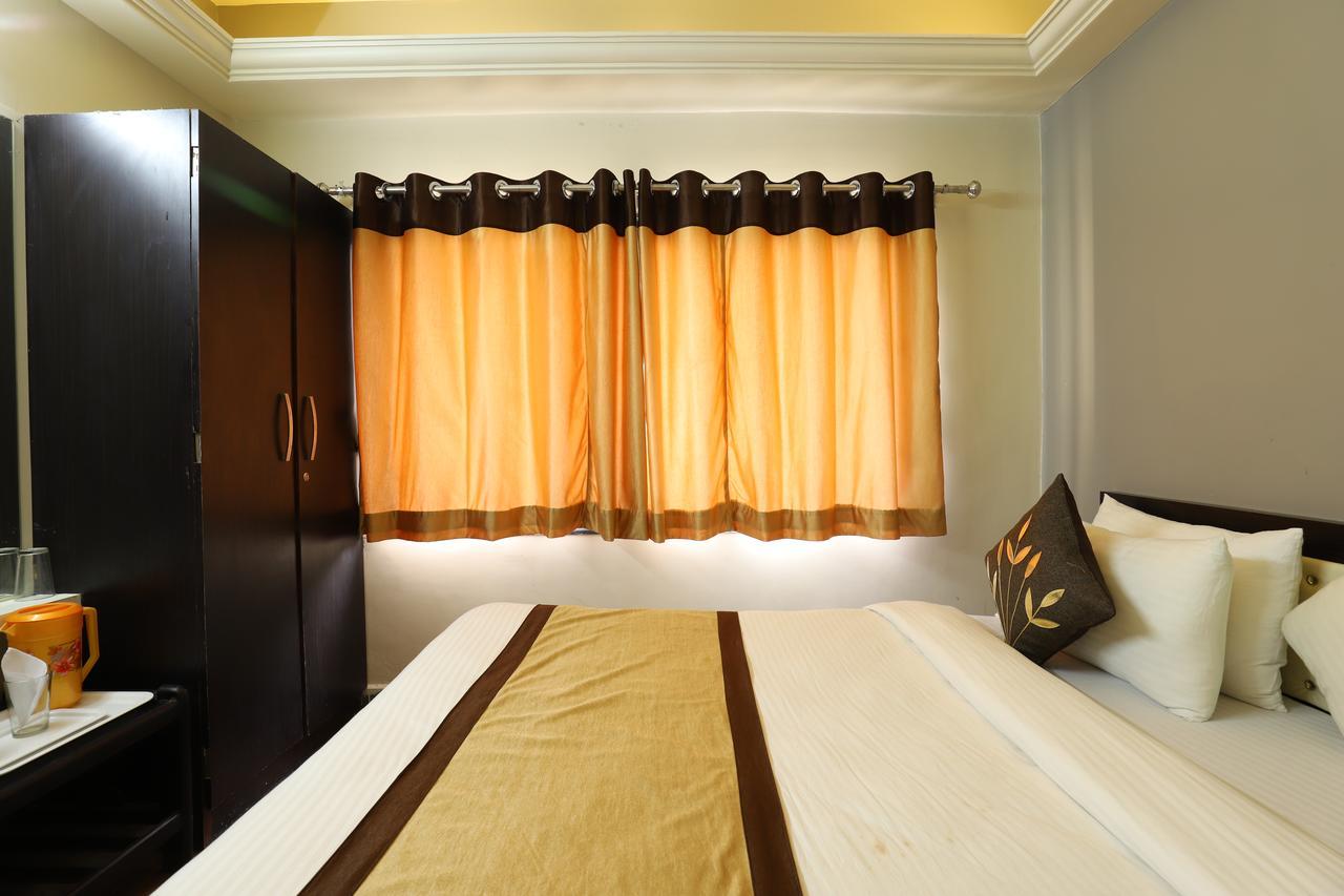 Jāmnagar Hotel Loyal Residency מראה חיצוני תמונה