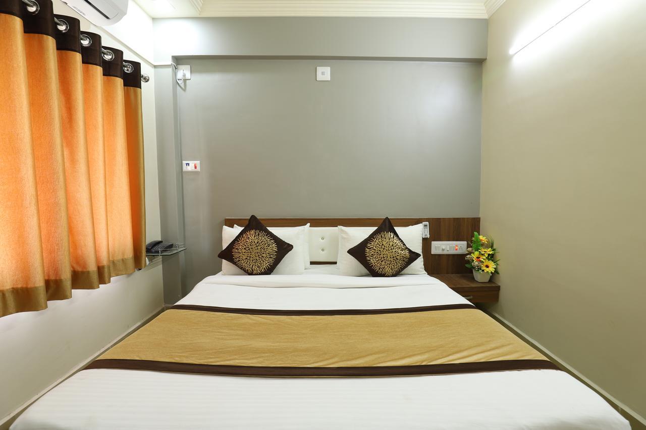 Jāmnagar Hotel Loyal Residency מראה חיצוני תמונה