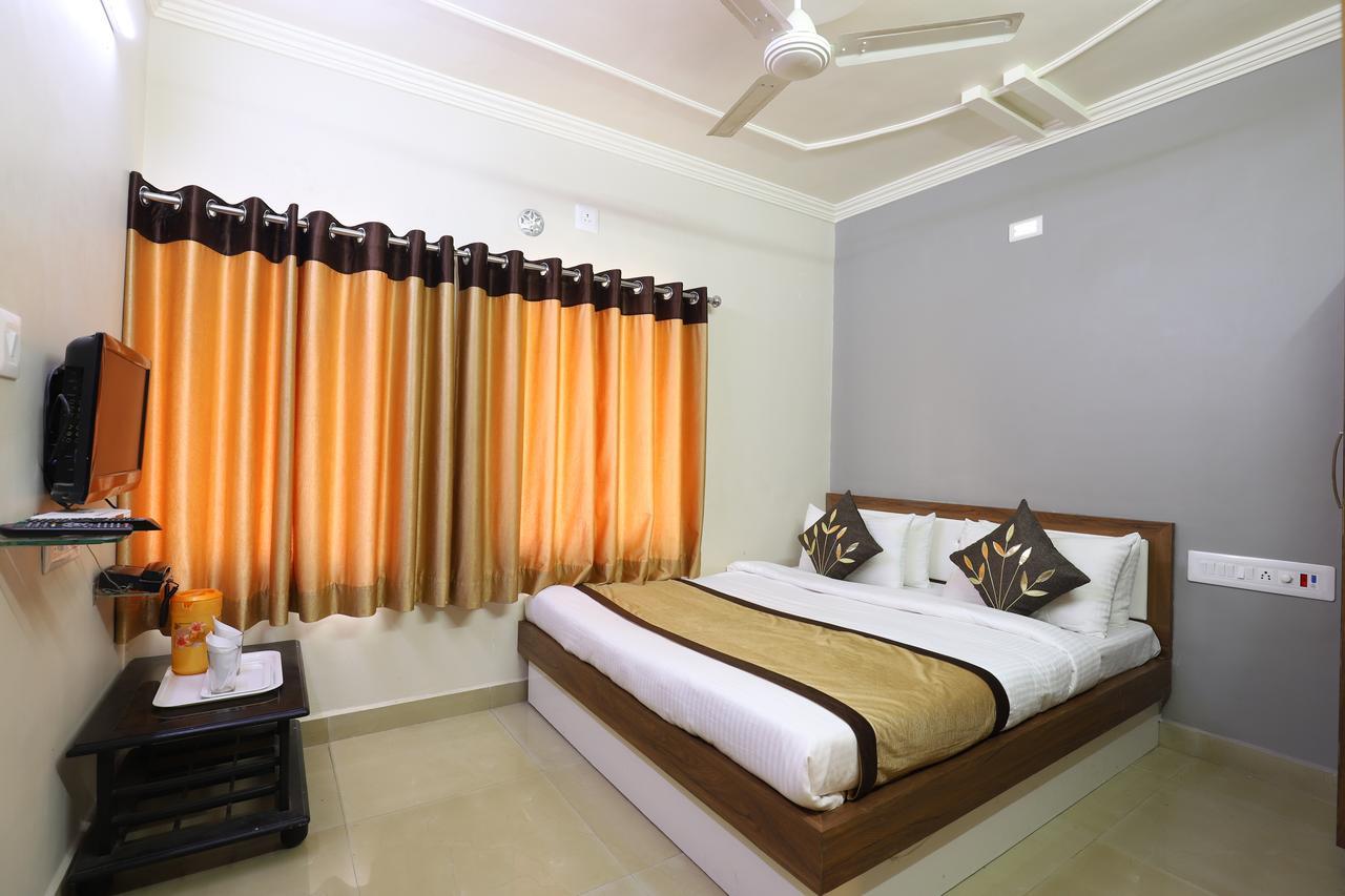Jāmnagar Hotel Loyal Residency מראה חיצוני תמונה
