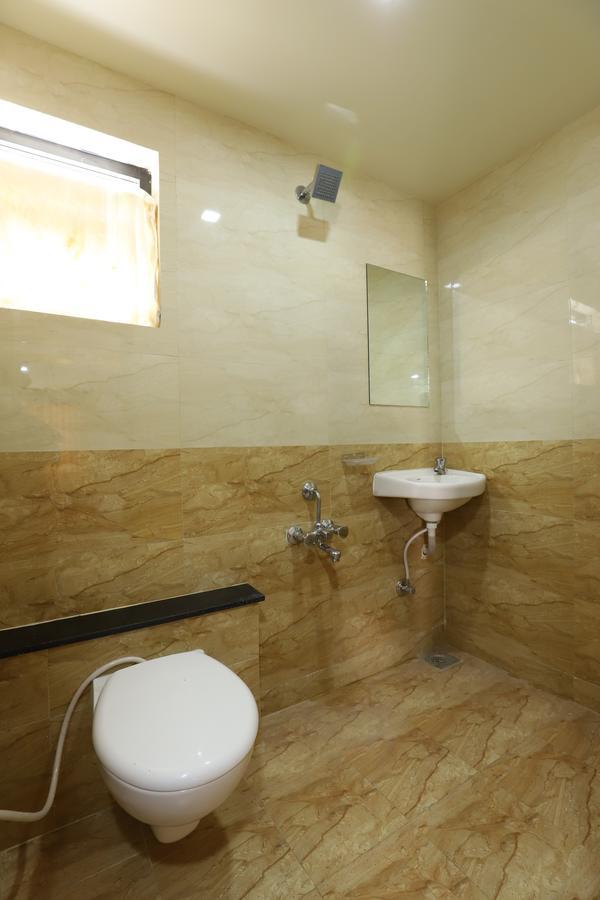 Jāmnagar Hotel Loyal Residency מראה חיצוני תמונה