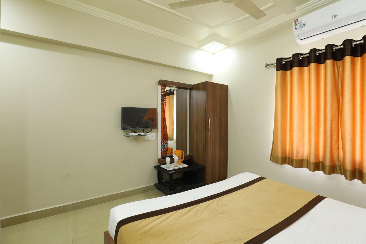 Jāmnagar Hotel Loyal Residency מראה חיצוני תמונה