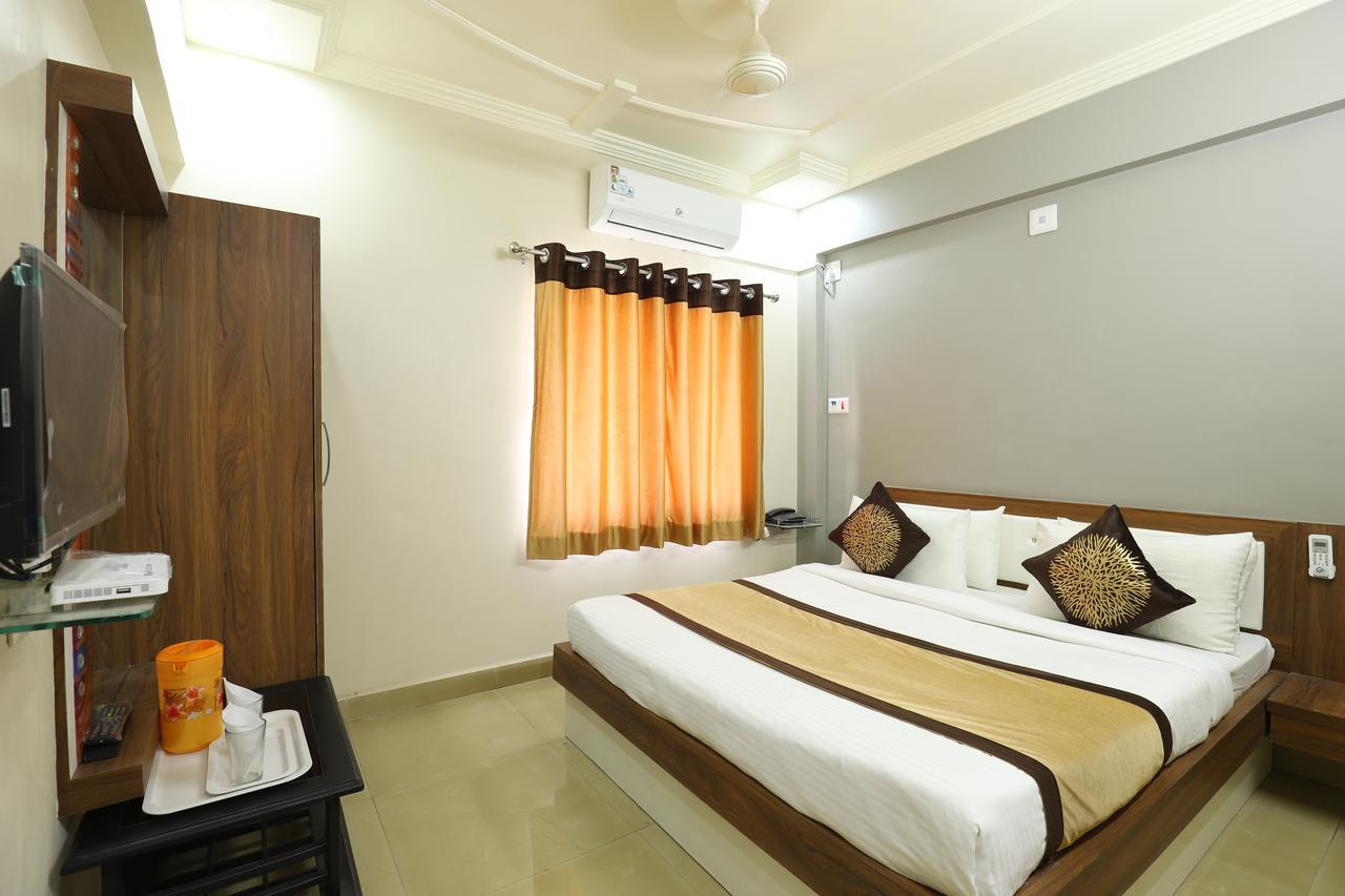 Jāmnagar Hotel Loyal Residency מראה חיצוני תמונה