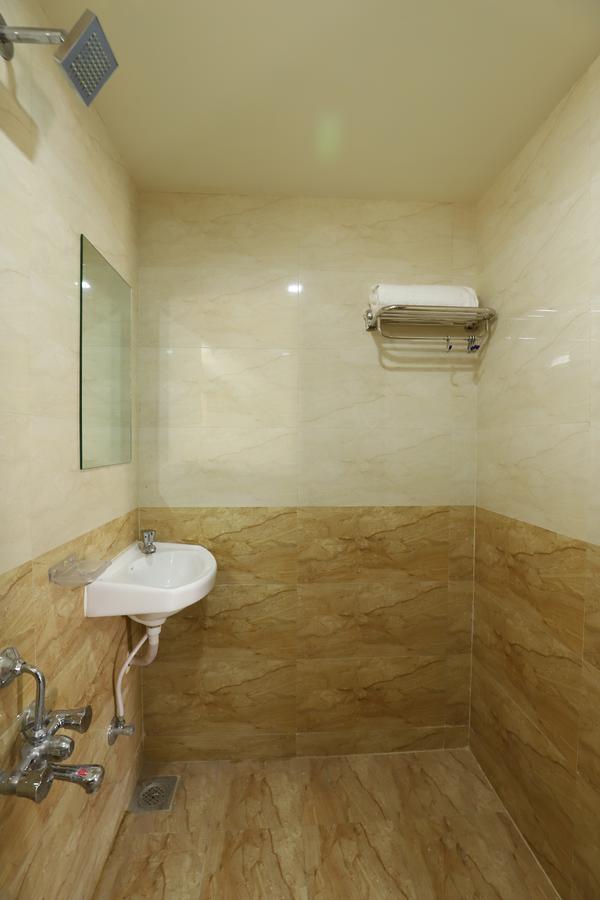 Jāmnagar Hotel Loyal Residency מראה חיצוני תמונה