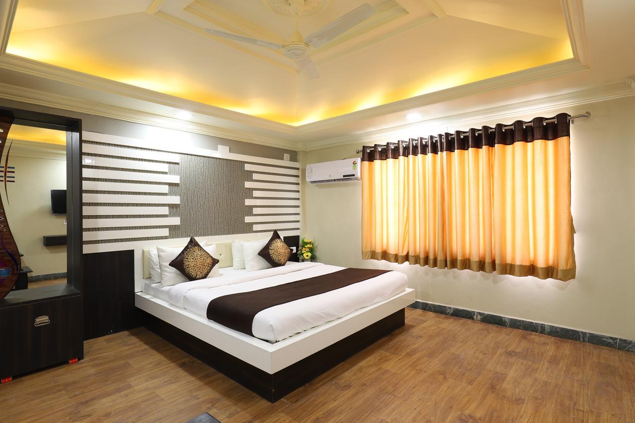 Jāmnagar Hotel Loyal Residency מראה חיצוני תמונה