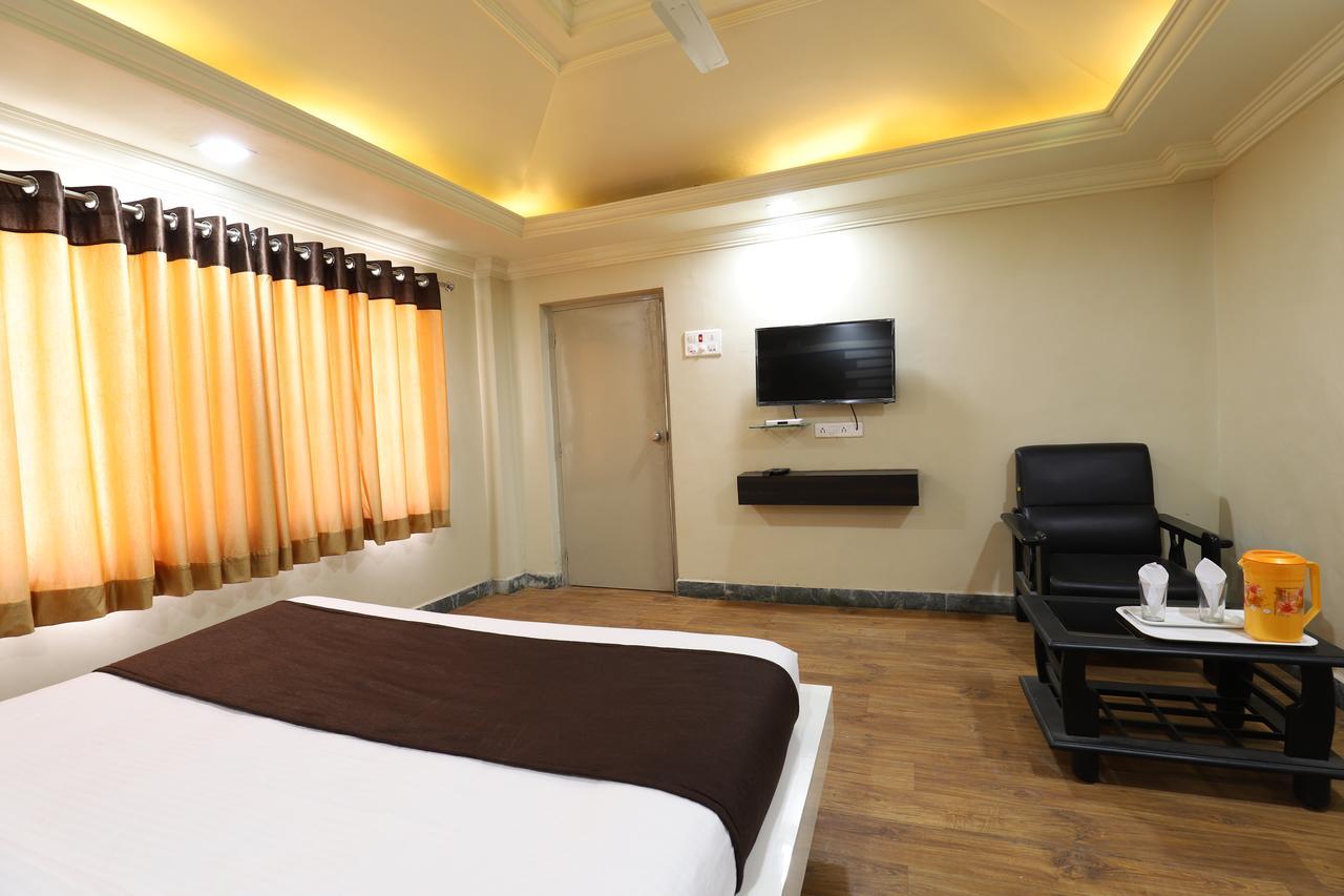 Jāmnagar Hotel Loyal Residency מראה חיצוני תמונה