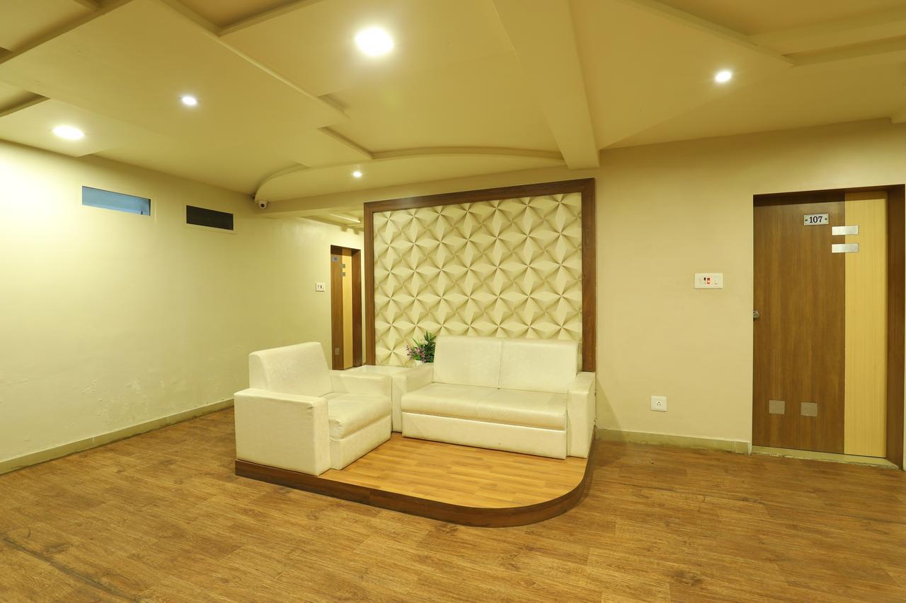 Jāmnagar Hotel Loyal Residency מראה חיצוני תמונה