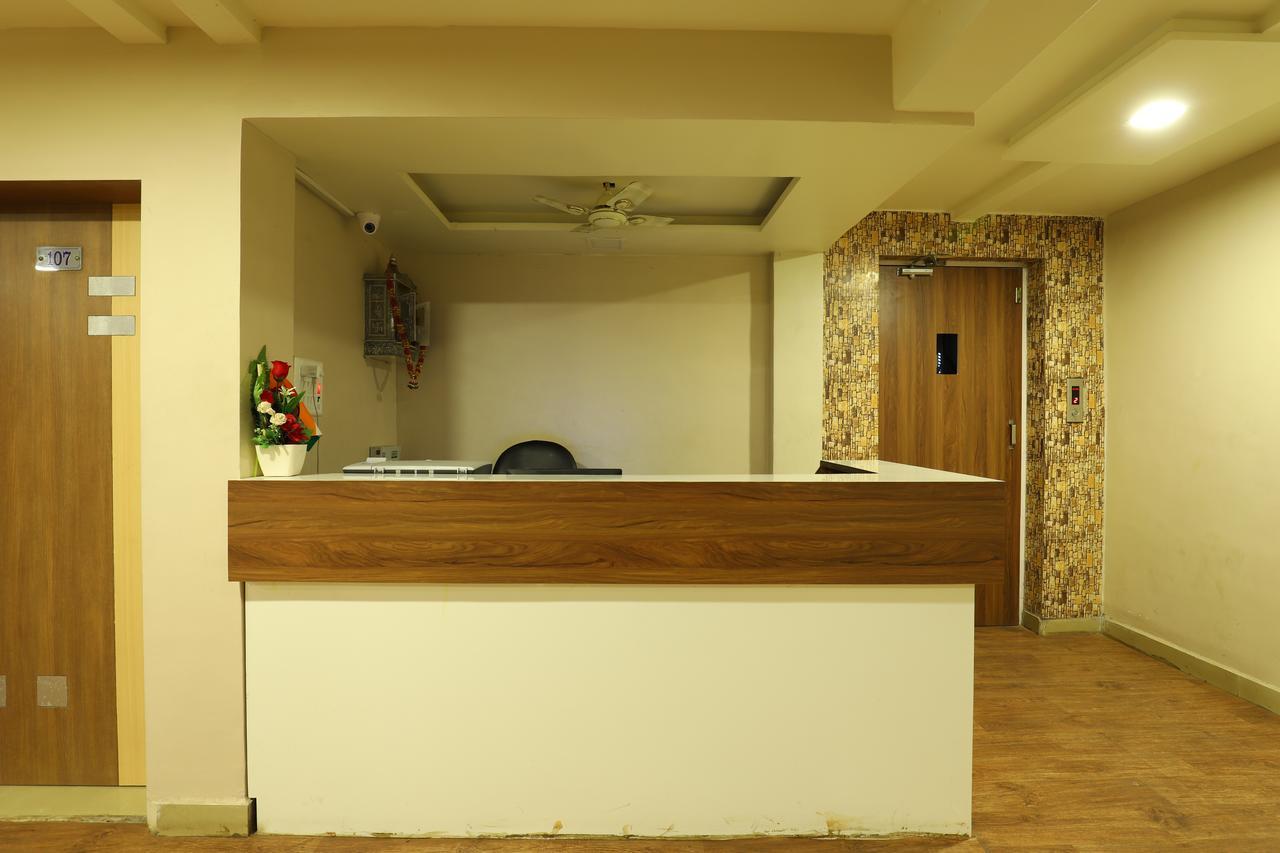 Jāmnagar Hotel Loyal Residency מראה חיצוני תמונה