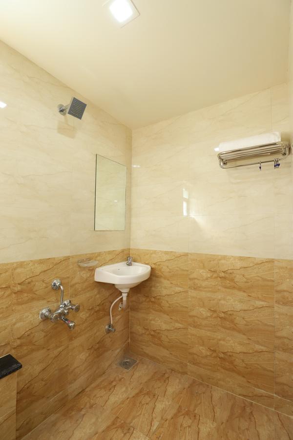 Jāmnagar Hotel Loyal Residency מראה חיצוני תמונה