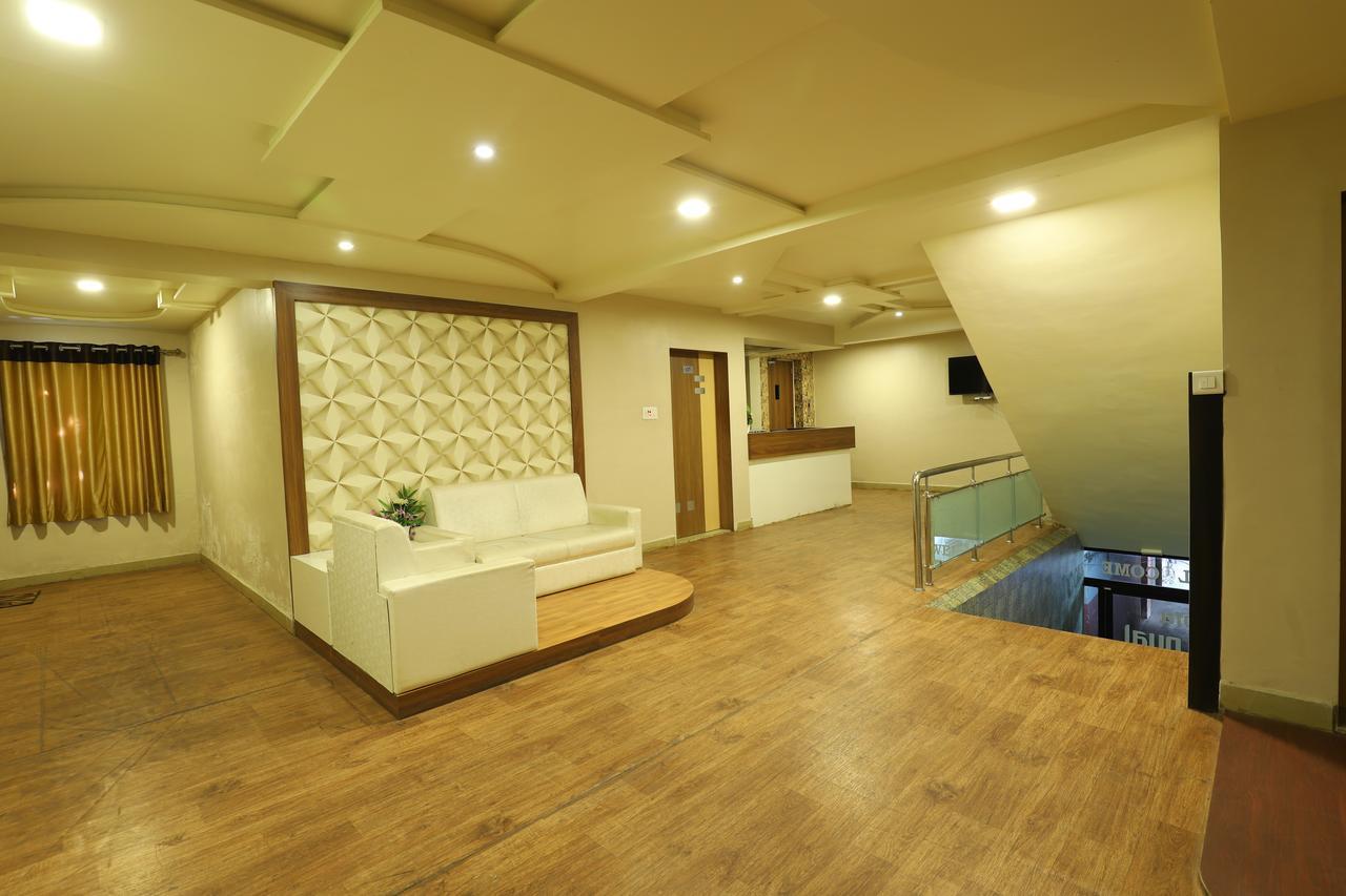 Jāmnagar Hotel Loyal Residency מראה חיצוני תמונה