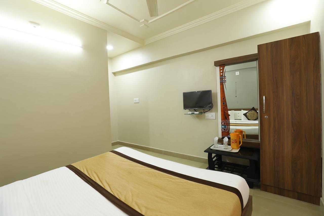 Jāmnagar Hotel Loyal Residency מראה חיצוני תמונה