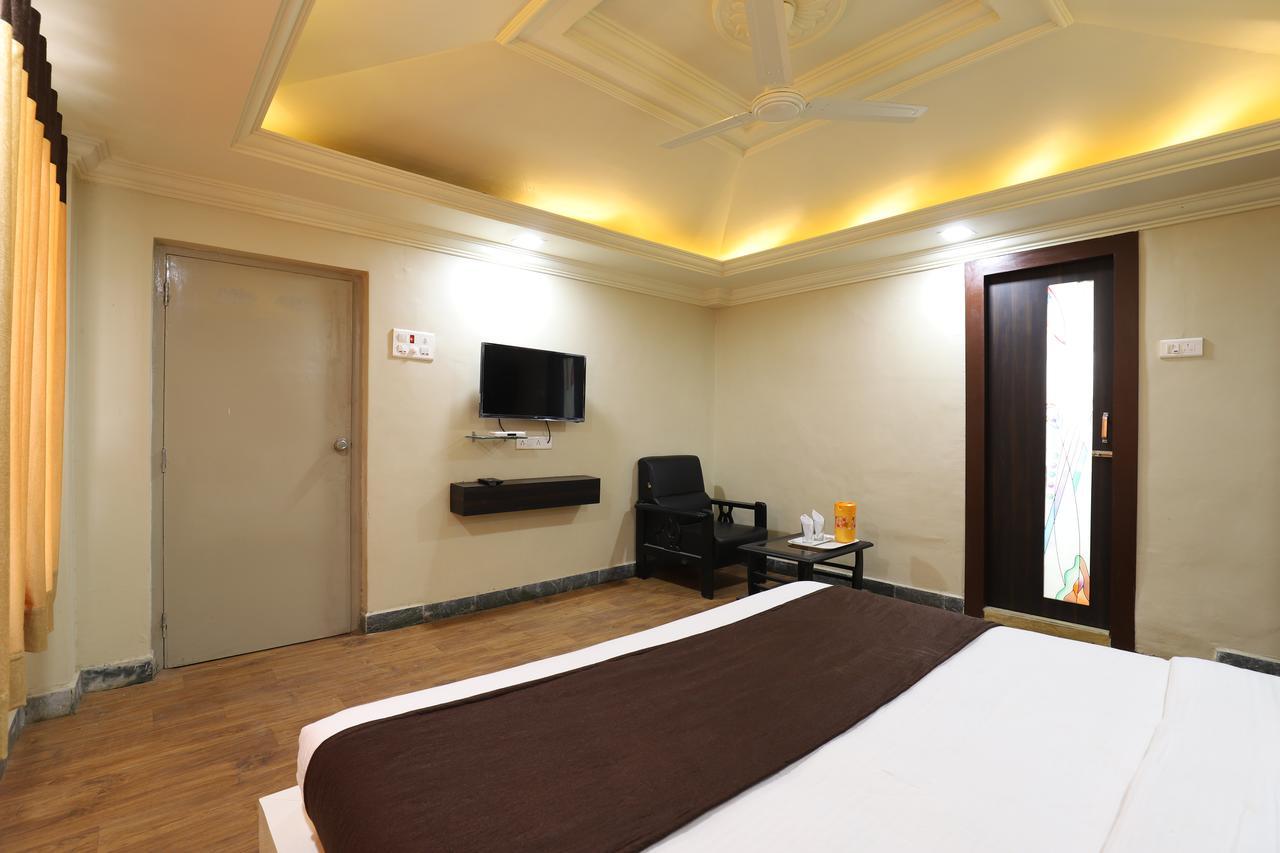 Jāmnagar Hotel Loyal Residency מראה חיצוני תמונה
