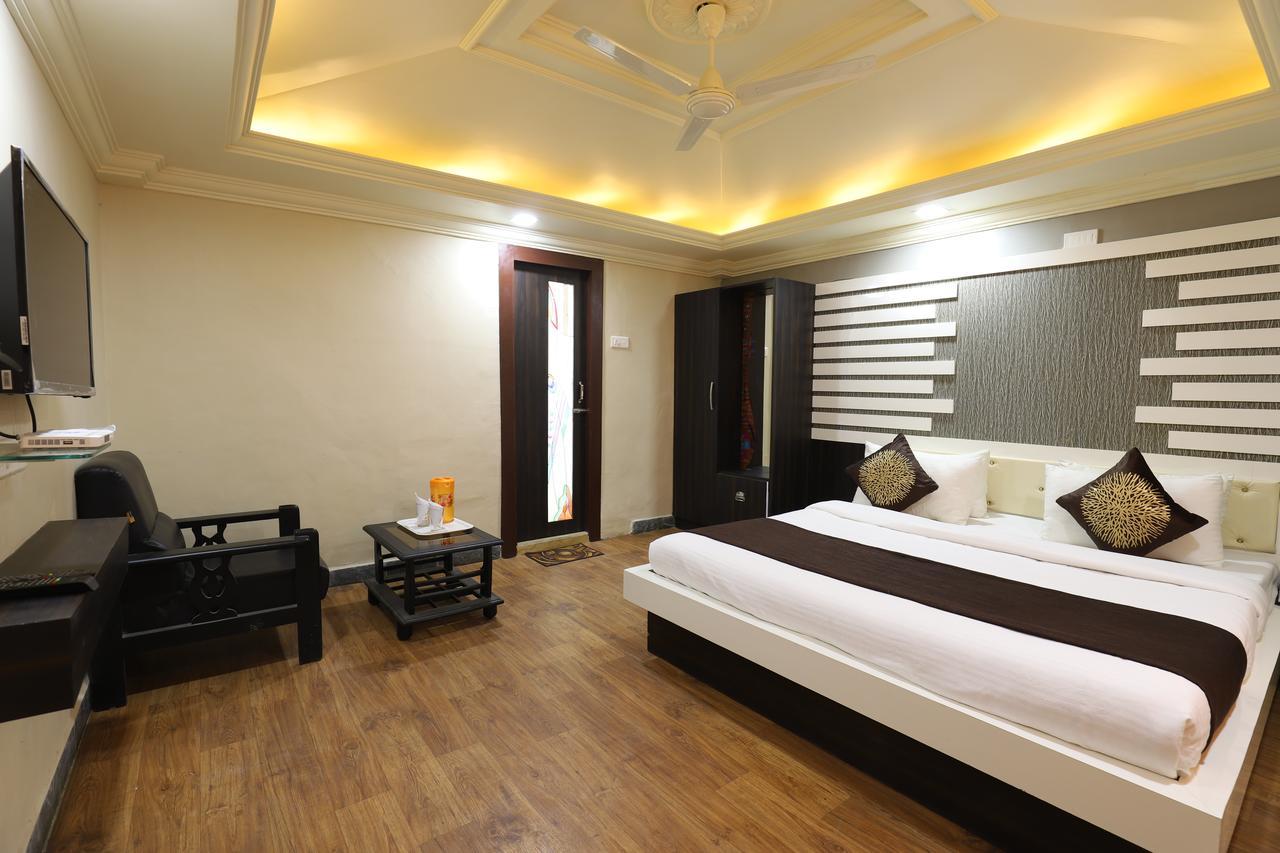 Jāmnagar Hotel Loyal Residency מראה חיצוני תמונה