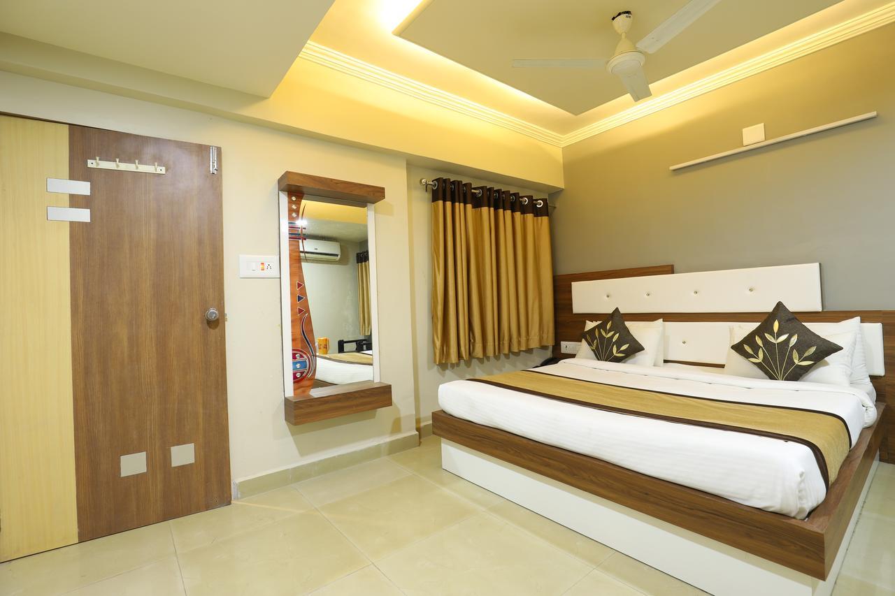 Jāmnagar Hotel Loyal Residency מראה חיצוני תמונה