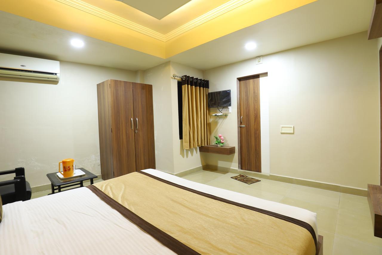 Jāmnagar Hotel Loyal Residency מראה חיצוני תמונה