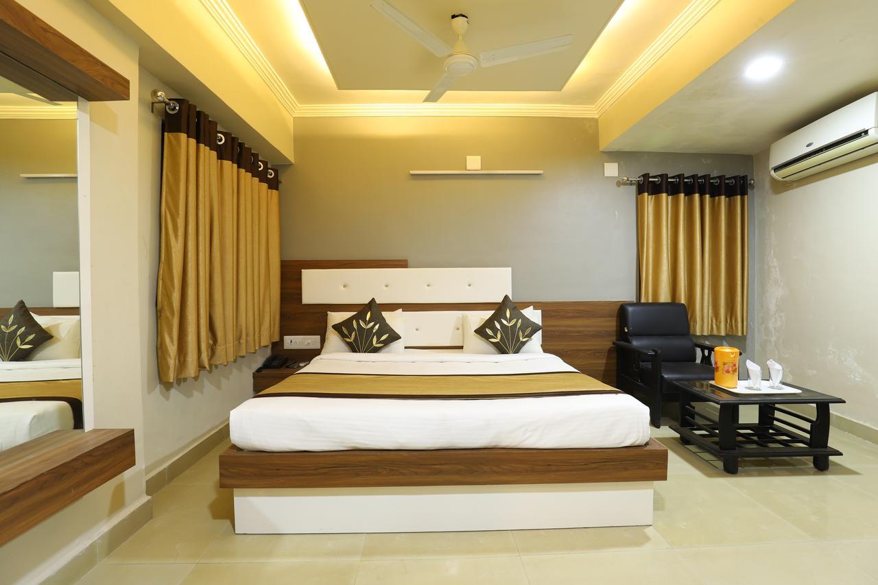 Jāmnagar Hotel Loyal Residency מראה חיצוני תמונה