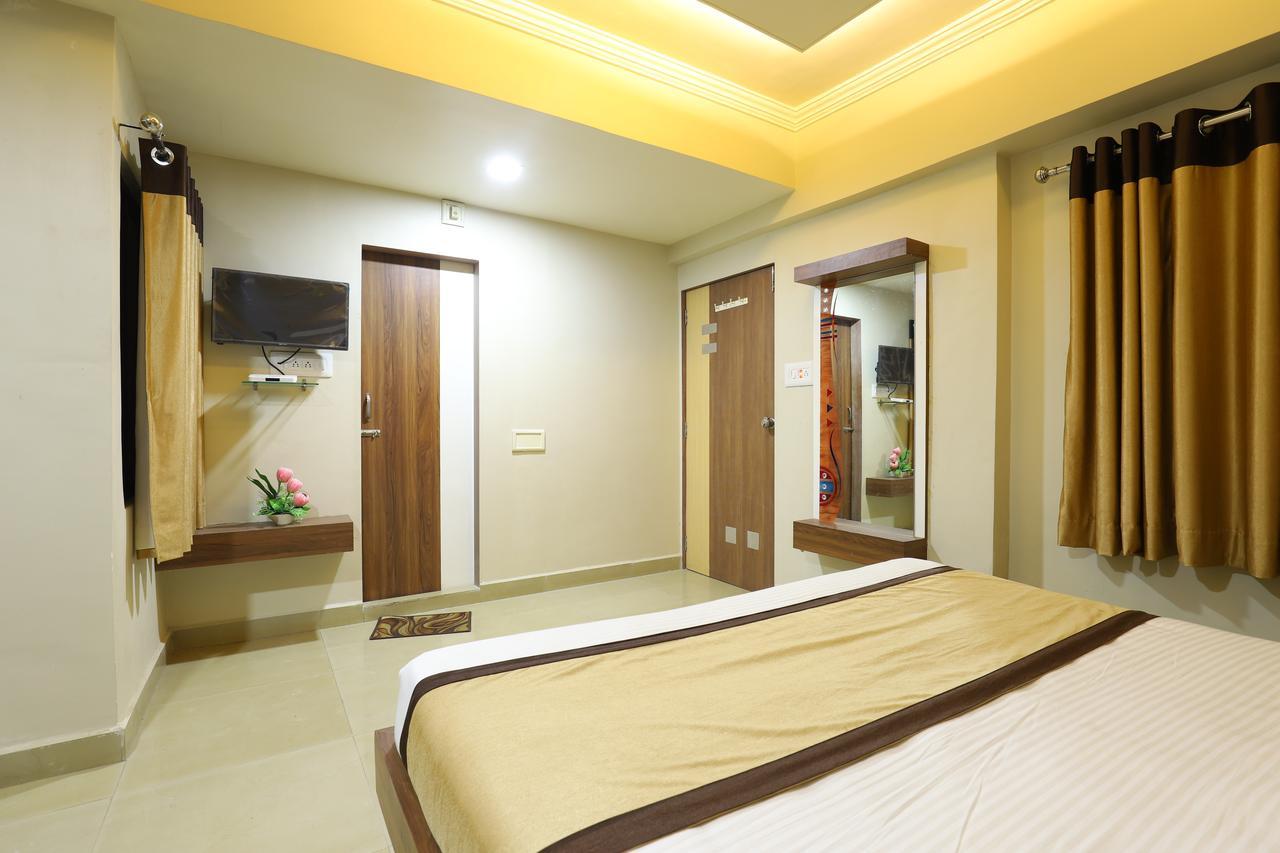 Jāmnagar Hotel Loyal Residency מראה חיצוני תמונה