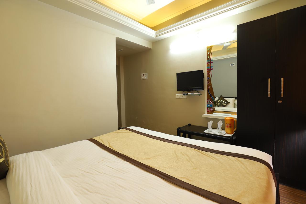 Jāmnagar Hotel Loyal Residency מראה חיצוני תמונה
