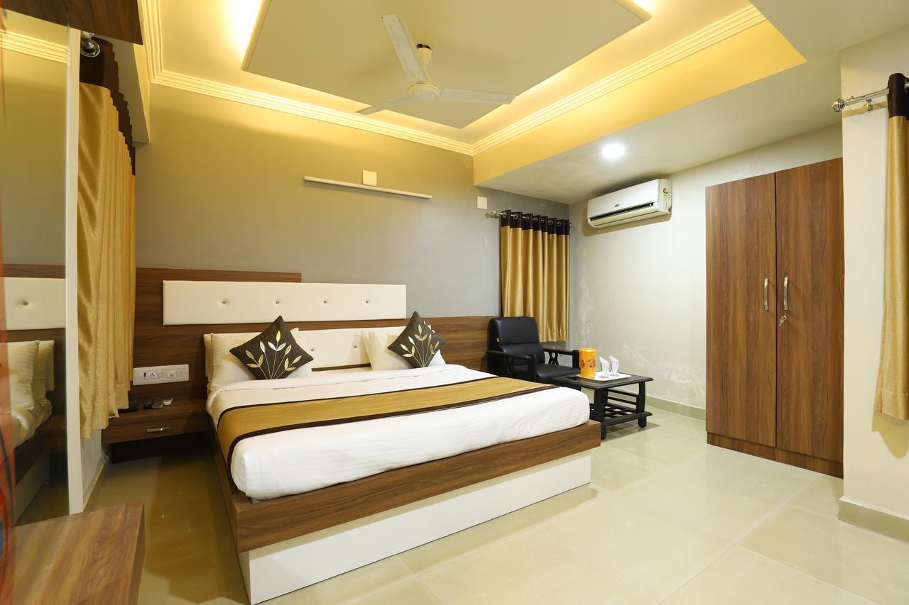 Jāmnagar Hotel Loyal Residency מראה חיצוני תמונה