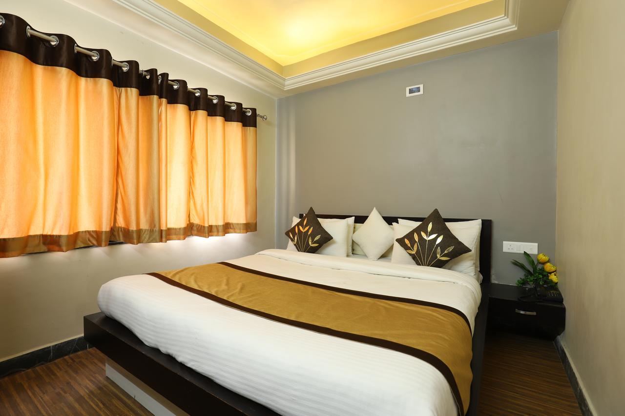 Jāmnagar Hotel Loyal Residency מראה חיצוני תמונה