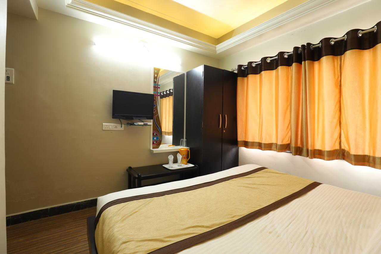 Jāmnagar Hotel Loyal Residency מראה חיצוני תמונה