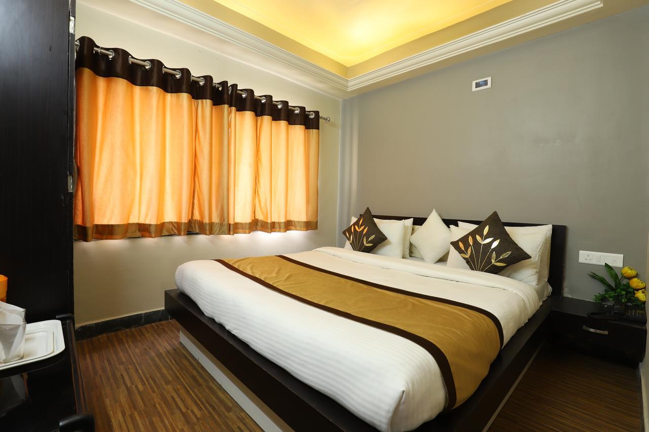Jāmnagar Hotel Loyal Residency מראה חיצוני תמונה