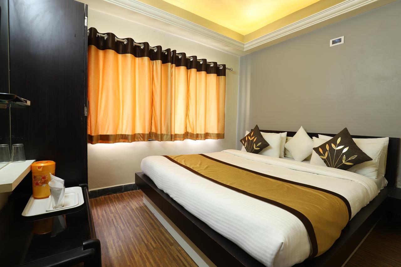 Jāmnagar Hotel Loyal Residency מראה חיצוני תמונה